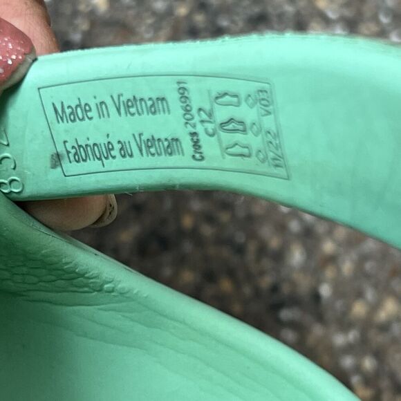 Crocs Iconic Comfort Little Kids Toddler Size 12 Green Clogs Shoes with Jibbitz - Picture 10 of 11